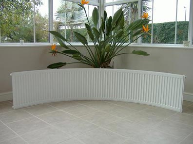 Curved radiator for bay window
